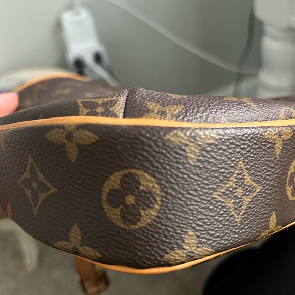 Authentic Louis Vuitton Odeon Crossbody - Picture 14 of 16
